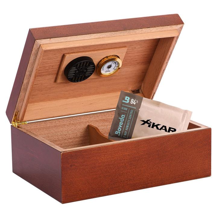 Humidor s klasickým zvlhčovačem a vlhkoměrem ve víku