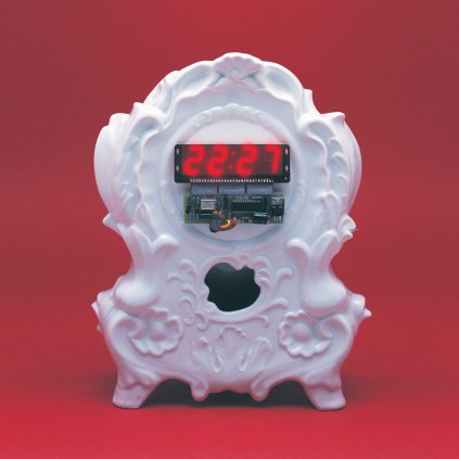 qubus maxim velcovsky digi clock white
