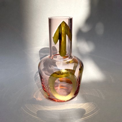 qubus jakub berdych karpelis unnamed vase neorosaline golden touch LOVE 1