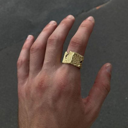 Prsten Jan Glyphs ring široký pozlacený
