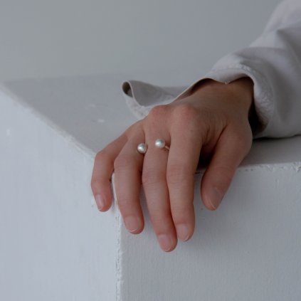 Ring with two balls M