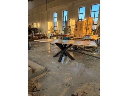 dubový masivní stůl