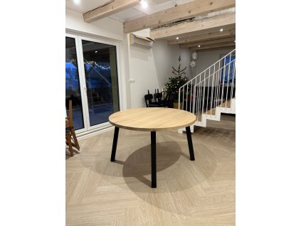 kulatý dubový stůl masiv Beskydy