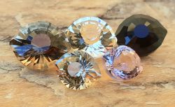 České broušené kameny