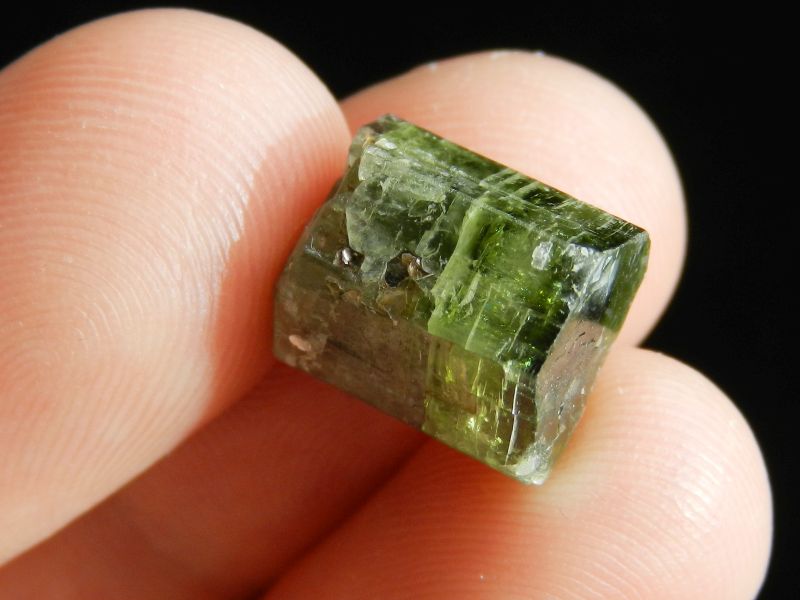 Zelený apatit - drahý kámen, minerál, nerost, drahokam, polodrahokam