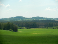 Krásný výhled na kopcovitou krajinu v okolí Cyrilova