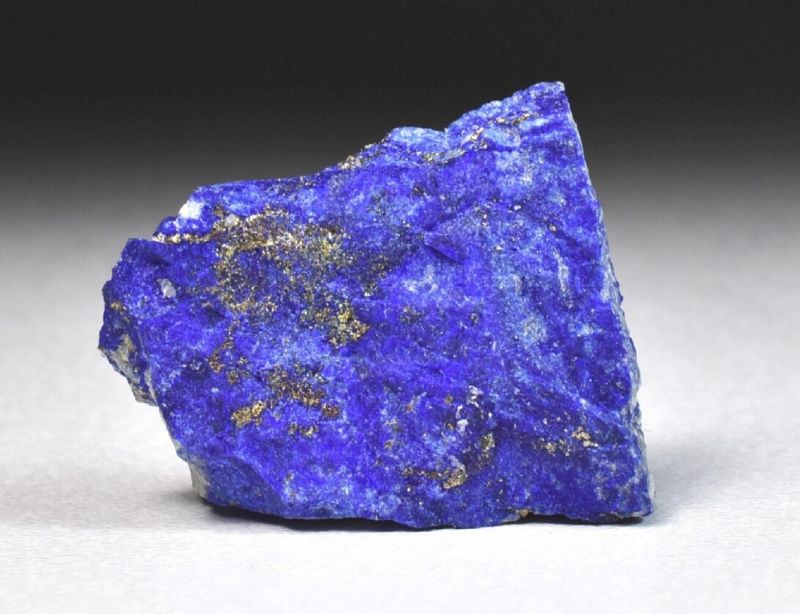 Kámen lapis lazuli - lazurit - nabíjení, čištění, využití, použití - přírodní neopracovaný minerál