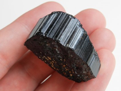 uzky cerny turmalin skoryl prirodni drahy vzacny kamen mineral obrazek 1