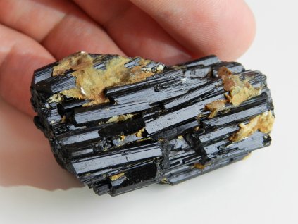 cerny hypoparalelni turmalin skoryl pikarec vysocina prodej 1