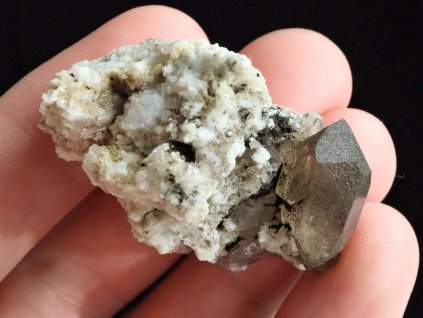 zahneda krystal podlozka albit chlorit alpy prodej 1