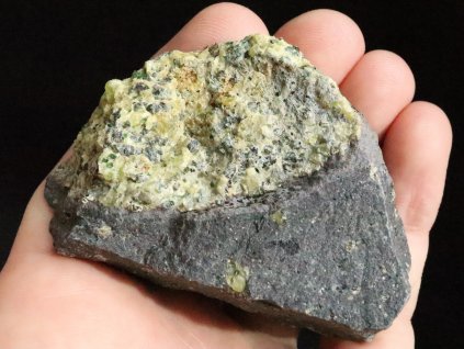 olivin zeleny cesky kamen cedicova podlozka 1