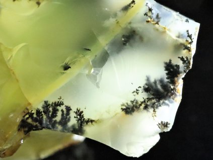 chryzopal zeleny opal smrcek cesky prirodni kamen obrazky 3
