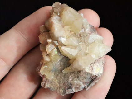 kalcit zluty krystalova druza cesky kamen cerny dul 2