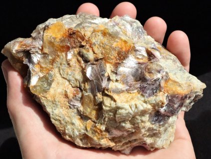 lepidolit velky sbirkovy kamen dobra voda vysocina lupenite fialove krystaly obrazky 1