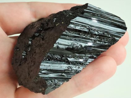 cerny turmalin skoryl velky mohutny spalek valec vzorek kamen prirodni surovy cesky pikarec 1