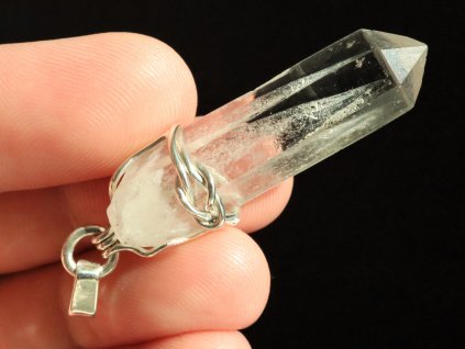 krystal kristal cesky prirodni kamen stribrny privesek zasazeny opleteny stribrnym dratkem 1