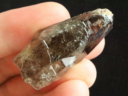 zahneda prusvitny krystal cesky drahy kamen obrazek 5