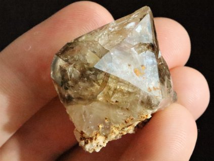 zahneda krystal cesky prirodni kamen 1