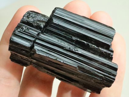 sbirkovy cerny turmalin skoryl pravy prirodni cesky drahy kamen prodej cena 1