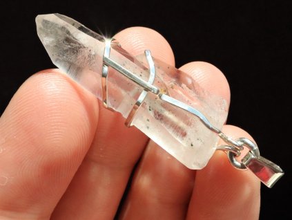 kristal krystal fantom ciry pruzracny ledovy prirodni kaminek privesek 1