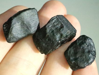 ohlazene cerne turmaliny ceske kameny prodej 1