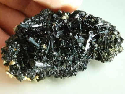 srostlice druza cernych turmalinu cesky kamen estetika sbirkovy obrazky 1