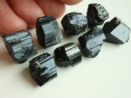cerne turmaliny ukoncene zakoncene slusne solidni sada 1