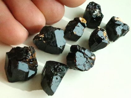 cerne turmaliny ukoncene ceske drahe kameny 1