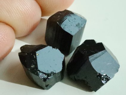 cerne turmaliny skoryly ukoncene spaliky valecky 1