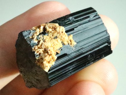 cerny turmalin obrazky 1