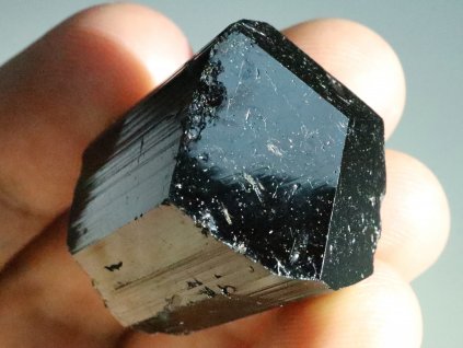 cerny turmalin moravsky vysociny ukonceny sberatelsky spalek 1