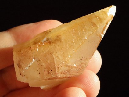kalcit krystal zluty pravy prirodni cesky kamen 1
