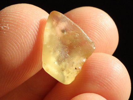 libyjske poustni sklo kamen mineral nerost tektit libye obrazky 1