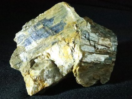 kyanit moravice u frymburku cesky mineral 1