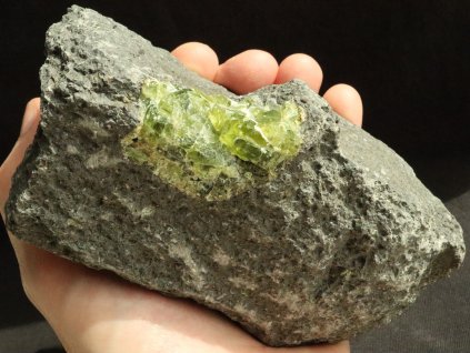 olivin cesky velky prirodni kamen mineral nerost prodej obrazky 1