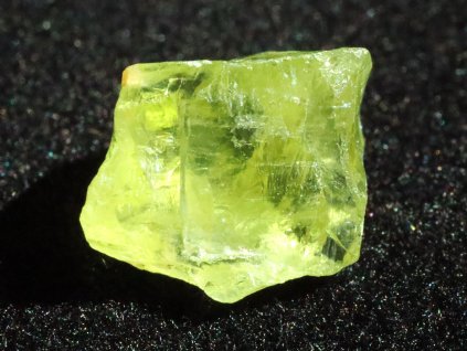 olivin samostatne krystalove zrno smrci zelezny brod cesky mineral 1