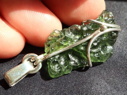 vltavin dulkovita skulptace vyrazna struktura povrchu 1