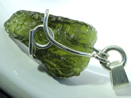 vltavin pravy cesky kamen tektit sperk privesek 1