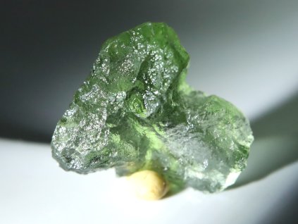 vltavin pravy prirodni cesky drahokam moldavit 1