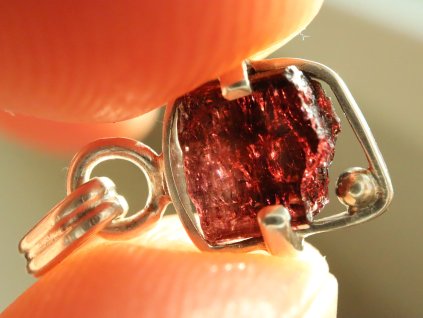 rubelit recice cerveny ruzovy malinovy stribrny privesek sperk cesky drahy kamen 1