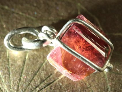 rubelit ruzovy cerveny turmalin sperk privesek recice vysocina obrazky 7