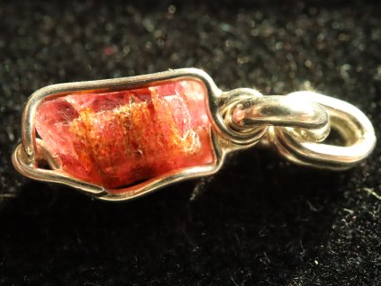 ruzovy cerveny turmalin rubelit pravy cesky drahy kamen rarita vzacnost sbirkovy sperk 1