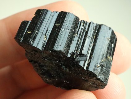 cerny turmalin skoryl kvalitni vzorek cesky kamen 1