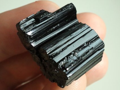 cerny turmalin kvalitni podzemni dutiny pikarec 1