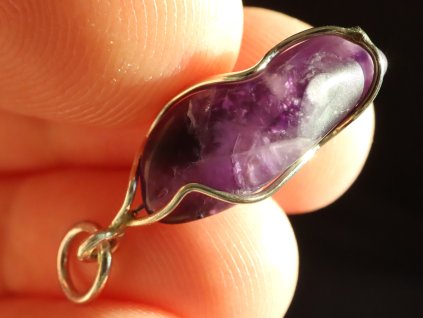 ametyst syte fialovy privesek sperk kaminek cesky 1