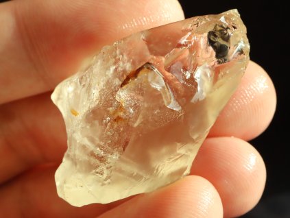 citrin svetle jemne zluty drahy kamen 1