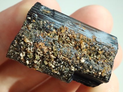 cerny turmalin skoryl limonit patina 1