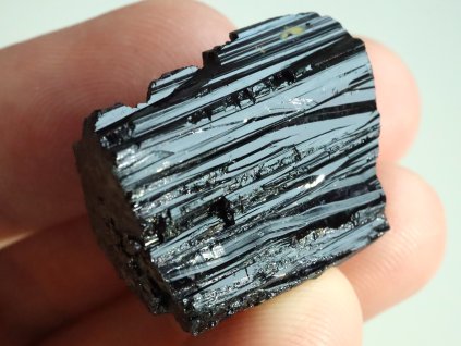 cerny turmalin kvalitni podzemni dutina 1