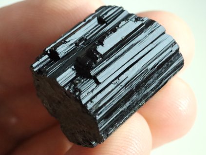 cerny turmalin valecek spalik dutinovy 1