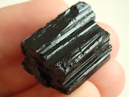 cerny turmalin skoryl novy 1